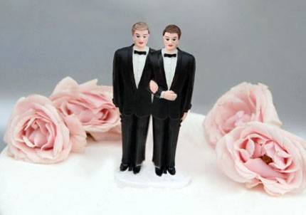 Dotze parelles homosexuals es casen alhora a Lloret per reivindicar el dret al matrimoni